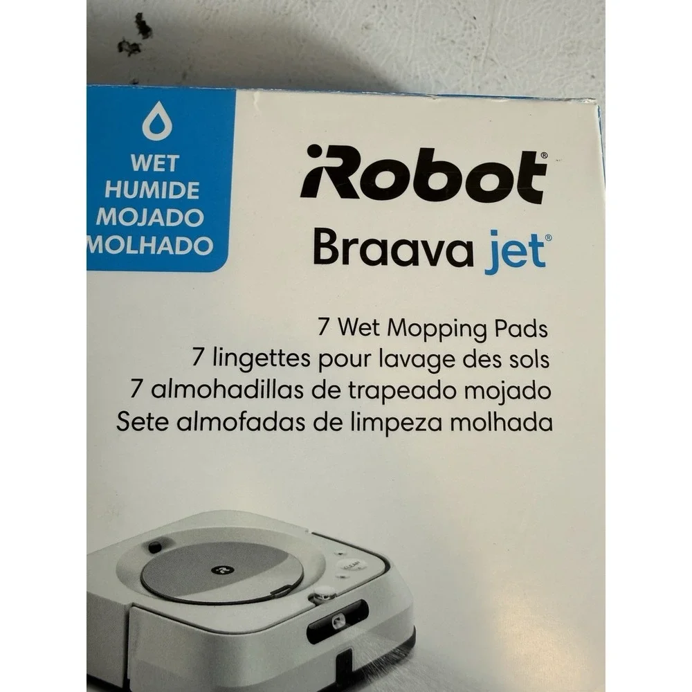 iRobot Braava jet Wet Mopping Pads 7 pack. Box Is dinged up But pads are‎ new